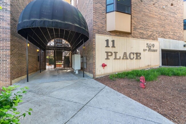 Building Photo - 509 11th St