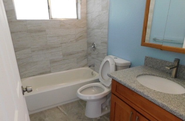 Building Photo - Five Bedroom Home