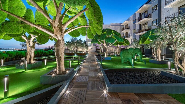 Foto del edificio - 425-475 E Atlantic Blvd