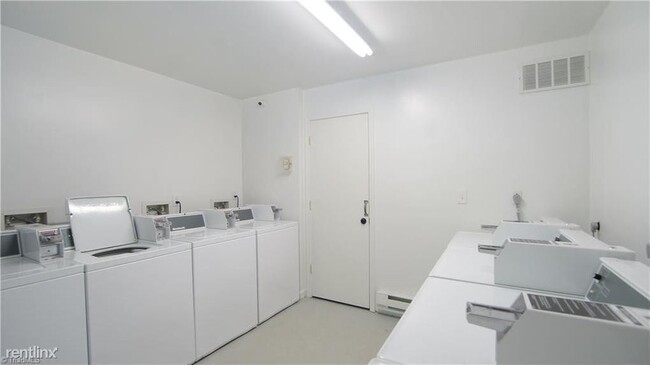 Building Photo - 1 br, 1 bath  - 3300 Starlight Dr Apt 5