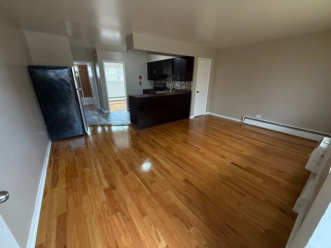 Vista completa - 1633 E 74th St