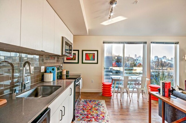 Kitchen and Dinning Room - East Howe Steps