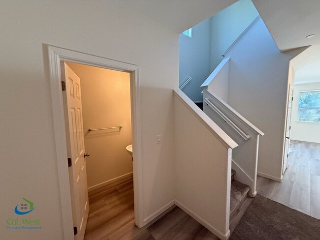 Building Photo - $3795 - Spacious 3 Bedroom 2.5 Bath, 2 Sto...