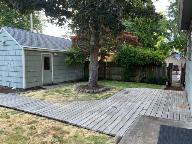 Patio trasero - 02 - 442 NW 30th St