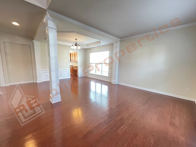 Building Photo - Beautiful 4 Bedroom Home with 1st Floor Of...