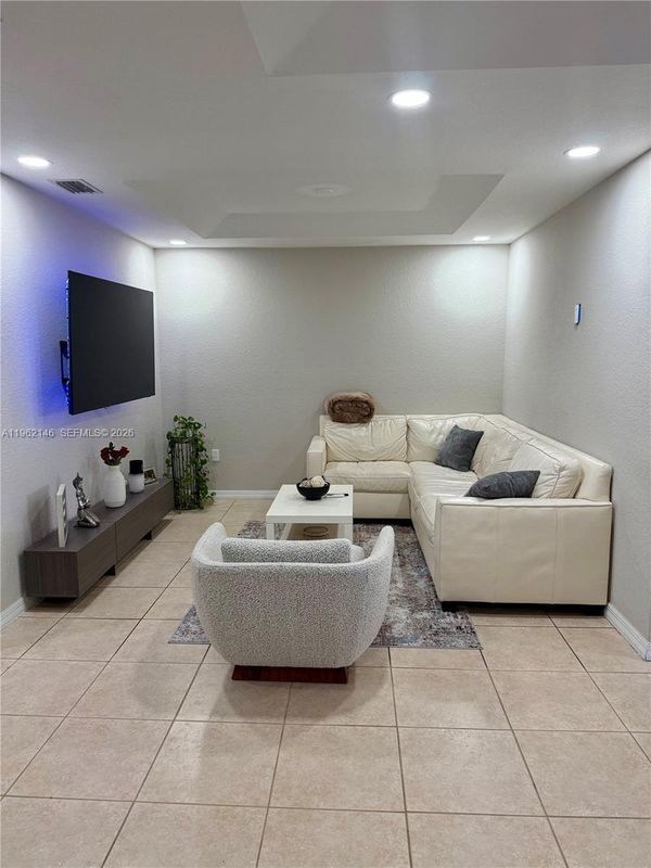 Foto del edificio - 16811 NW 14th Ave