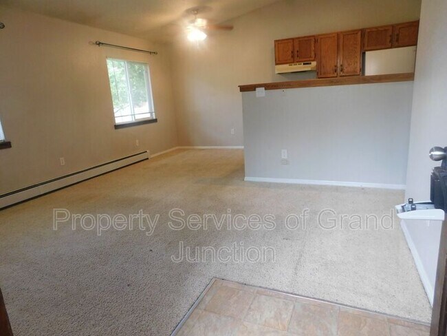 Building Photo - 557 W Good Hope Cir