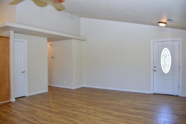 Foto del edificio - 1648 Nunnwood Ln