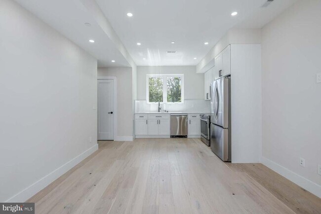 Foto del edificio - 722 Kenyon St NW