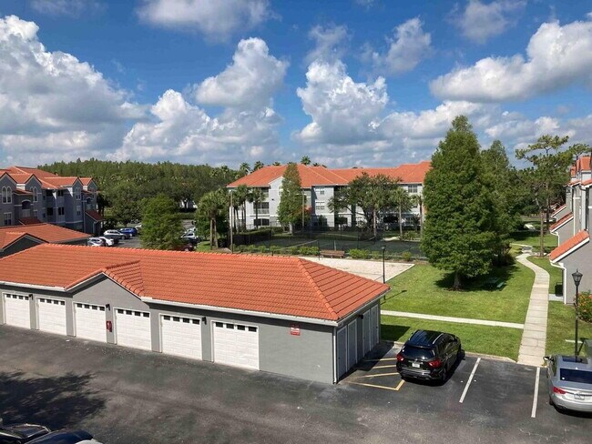 Building Photo - 18001 Richmond Pl Dr