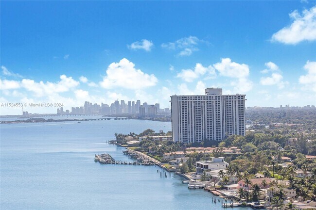 Building Photo - 11111 Biscayne Blvd