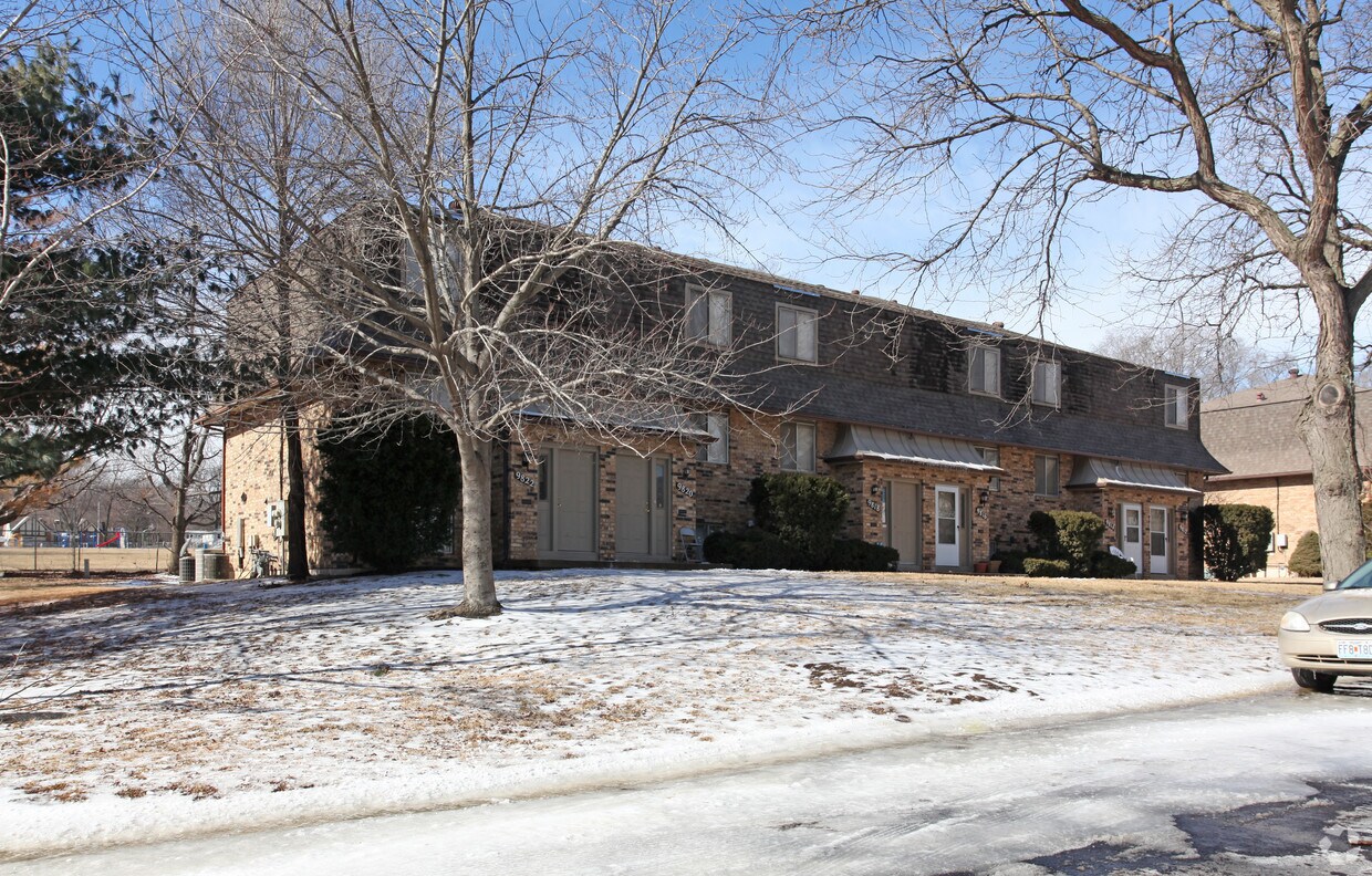 Primary Photo - 9800-9822 Locust St