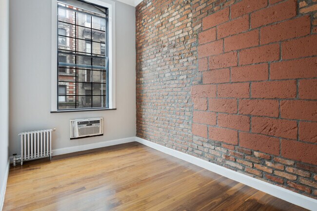Foto del edificio - 221 E 11th St
