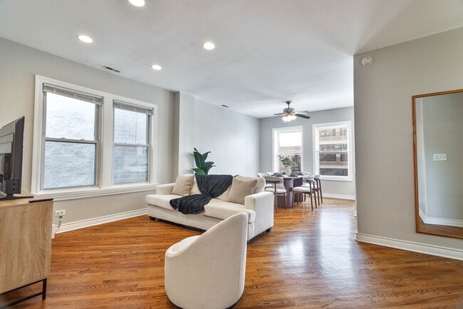 Building Photo - 2214 W Barry Ave