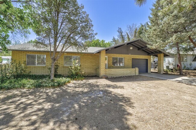 Foto del edificio - 3 Bedroom, 2 Bath Home with Garage For Rent in Prescott!
