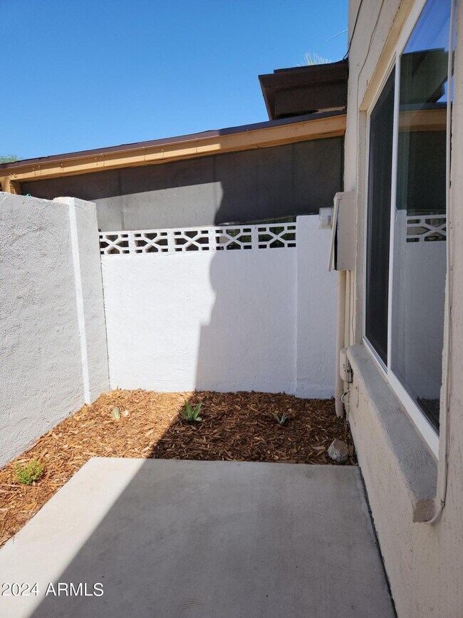 Foto del edificio - 736 N Central Ave