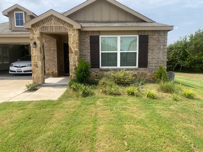 Building Photo - 1708 Village Creek Ln