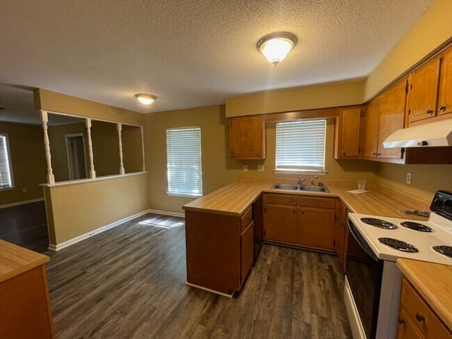 Foto del edificio - 1757 Custer Dr