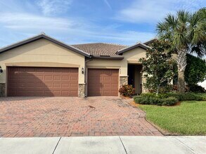 Building Photo - 739 SE Villandry Way