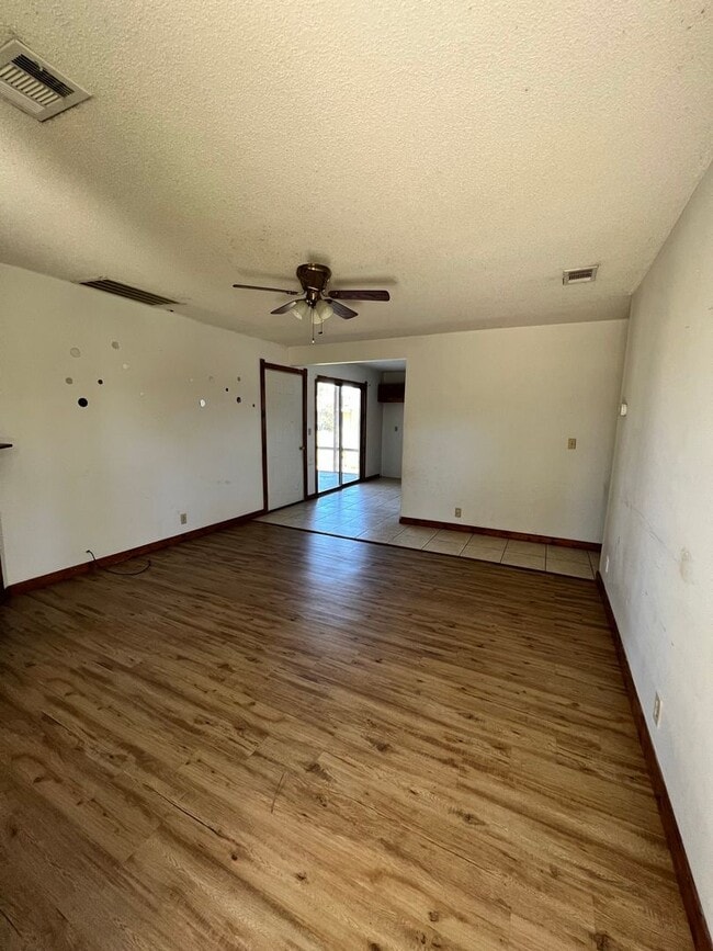 Building Photo - House for rent