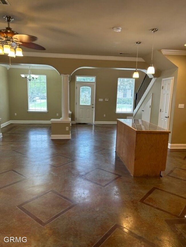 Building Photo - 3 br, 2.5 bath House - 311 N. Cherry St SFR