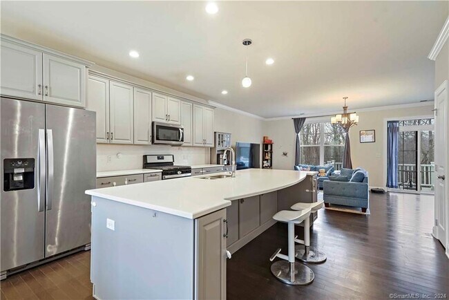 Building Photo - 17 Brentwood Cir
