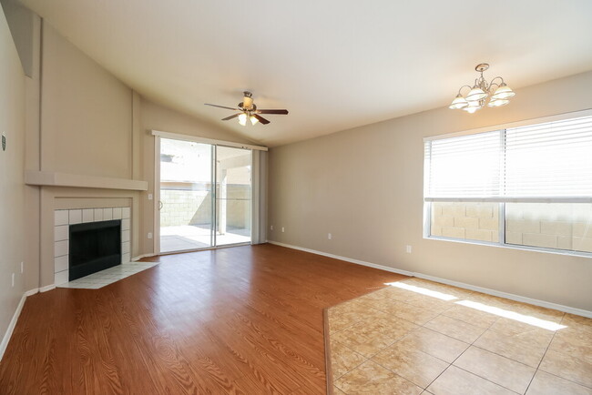 Foto del edificio - 4522 E Scott Ave