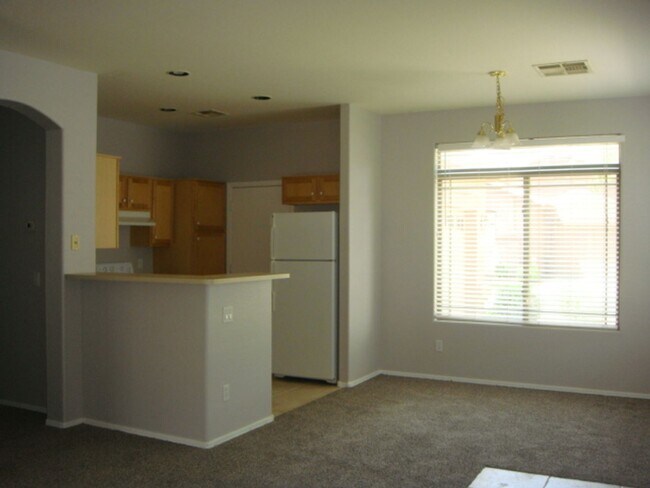 Foto del edificio - 2 BEDRROM 2 BATH SINGLE LEVEL HOME WITH BA...