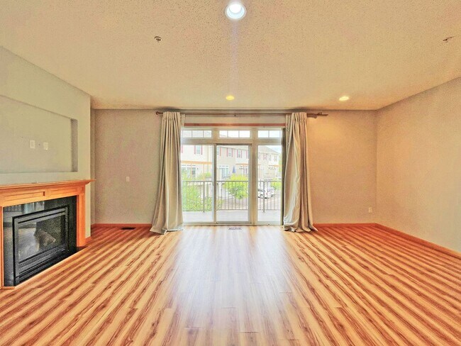 Foto del edificio - 11903 Emery Village Dr N