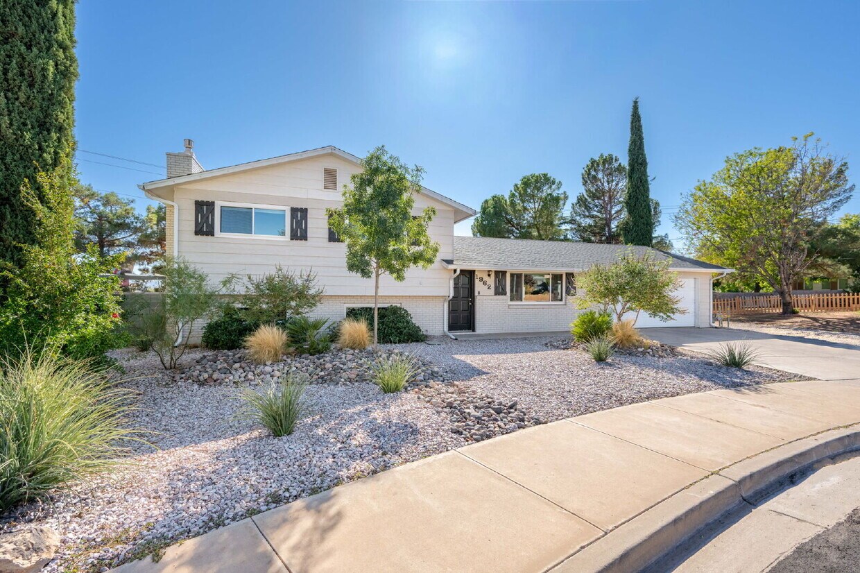 Foto principal - Beautiful 4-Bedroom St George Home - Newly...