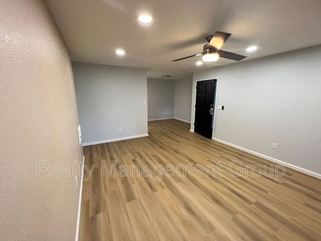 Foto del edificio - 1013 S Sunshine Ave