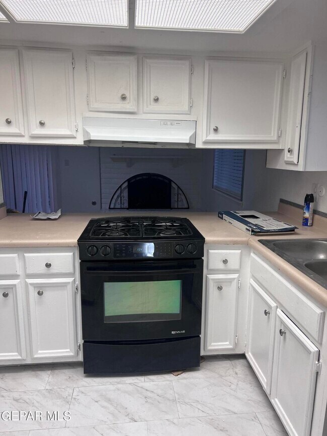 Foto del edificio - 4904 Winthrop Dr