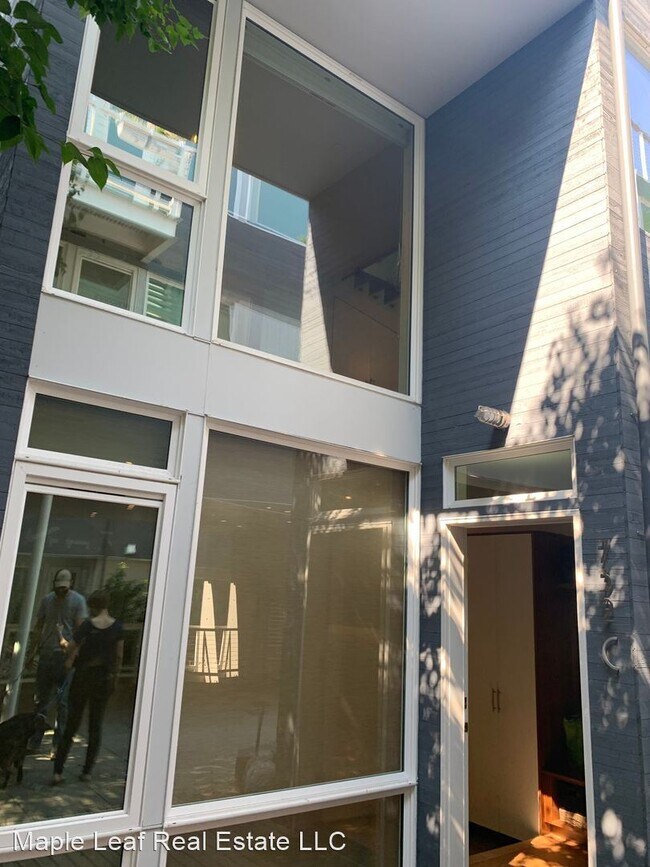 Foto del edificio - 2 br, 2 bath House - 732C Belmont Place E