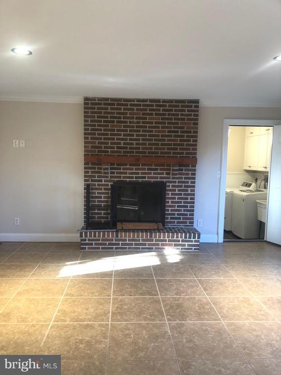 Foto del edificio - 975 Wind Song Rd