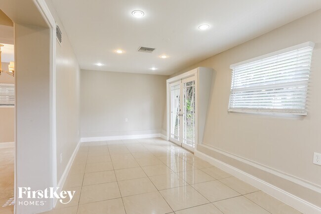 Foto del edificio - 3379 SW 17th St