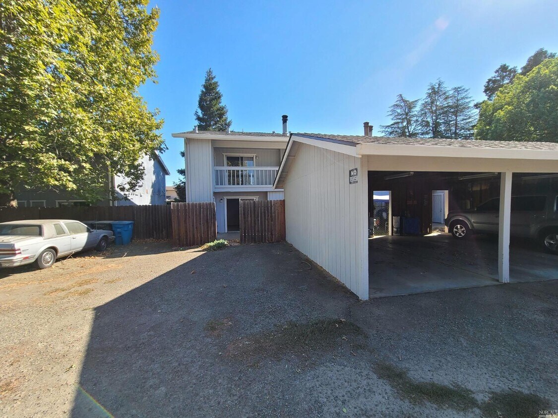Primary Photo - 1115 N Lincoln St