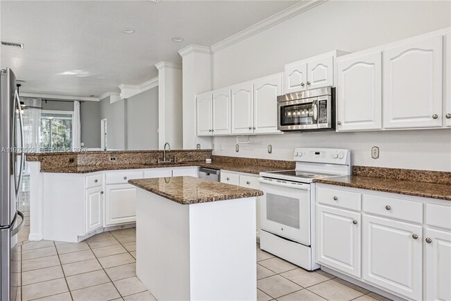 Building Photo - 132 Golf Aire Blvd