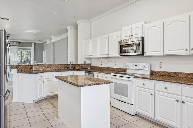 Foto del edificio - 132 Golf Aire Blvd