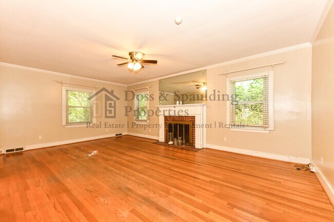 Foto del edificio - 1802 W Friendly Ave