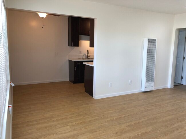 Building Photo - 1176 Del Valle Ave