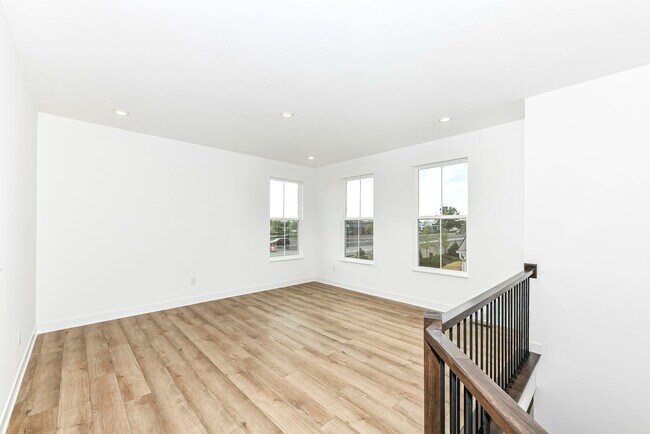 Foto del edificio - 9312 Clarendon Dr