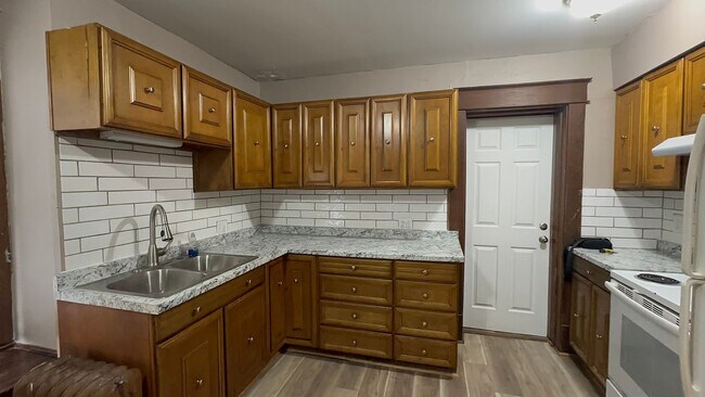 Foto del edificio - 109 E Stewart Rd