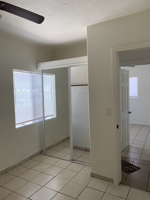 Foto del edificio - 839 W 10th St