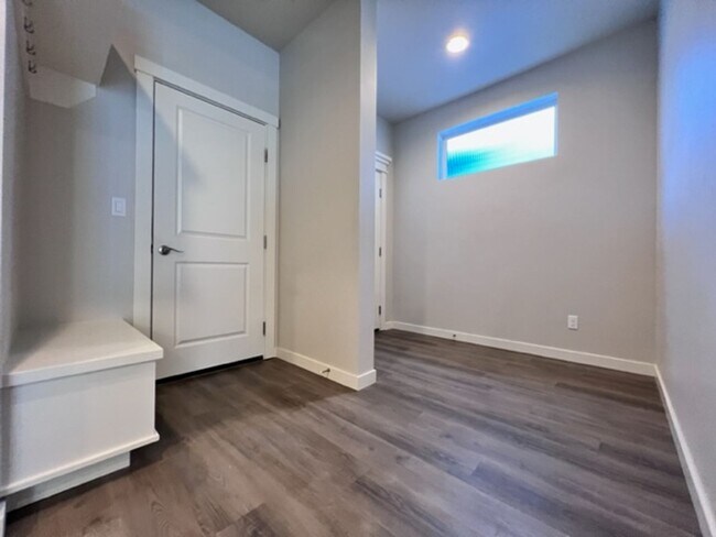 Foto del edificio - Beautiful Home in Meridian! Solar Power and Landscaping included.