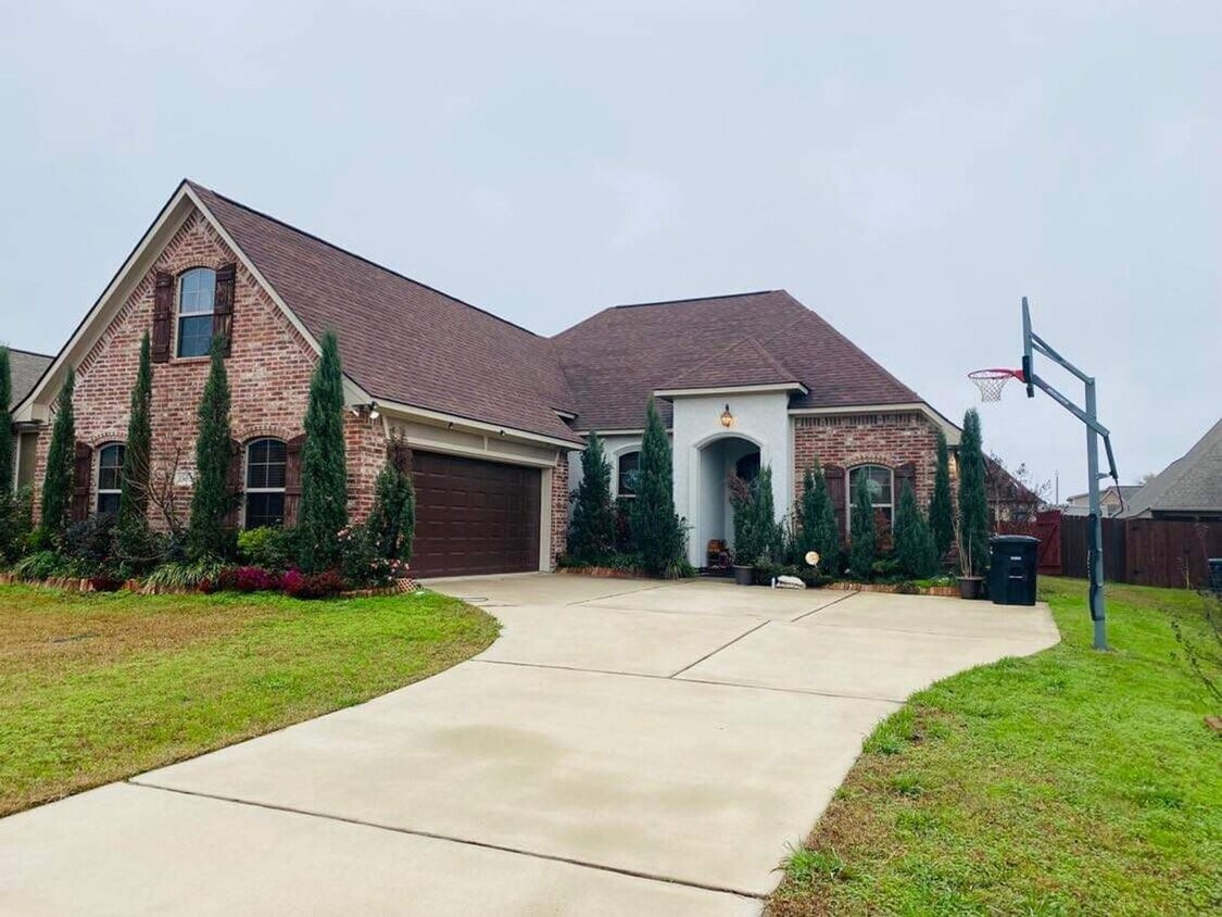 4 br, 2 bath House 1308 Candle Wood Blvd House Rental in Haughton