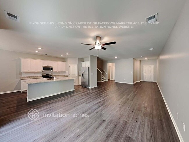 Foto del edificio - 121 Webster Cir