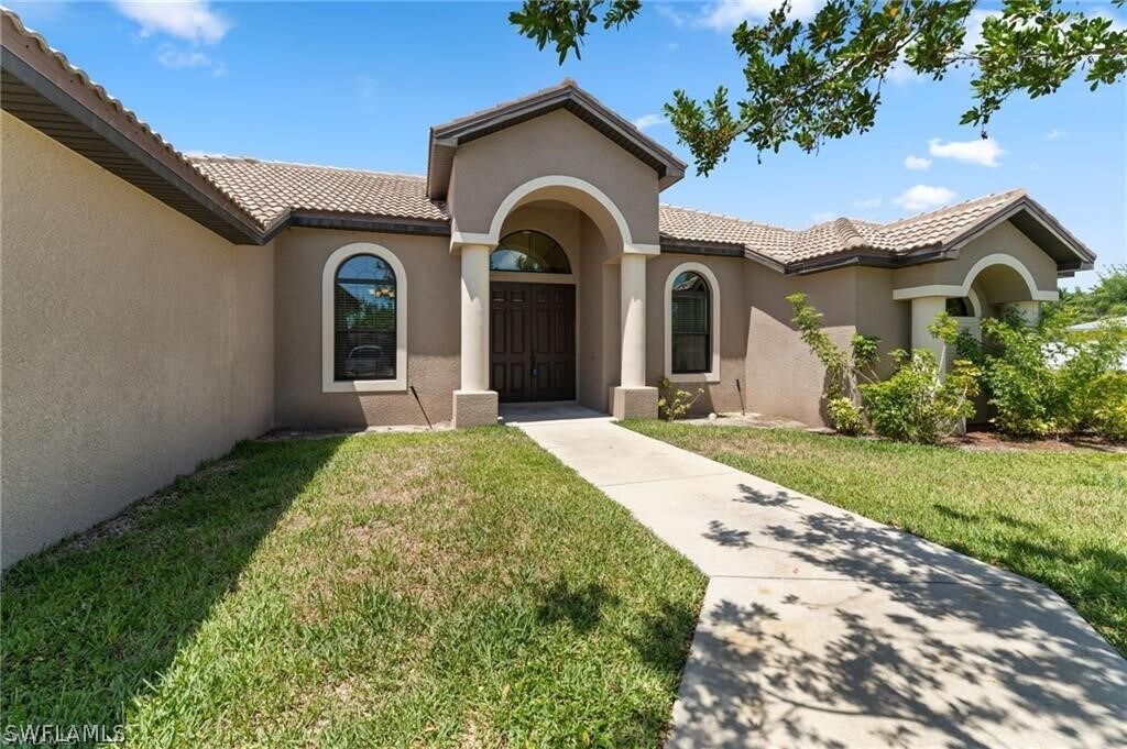 915 SE 33rd Terrace, Cape Coral, FL 33904 House for Rent in Cape