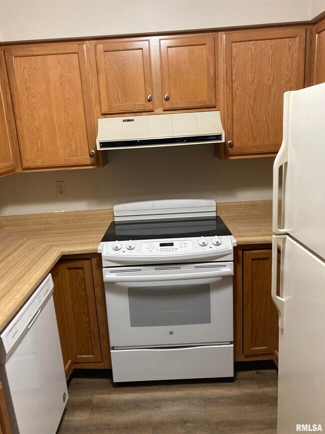 100 Graze Ave Unit 5, Dunlap, IL 61525 Room for Rent in Dunlap, IL