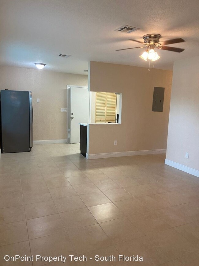 Building Photo - 4 br, 2 bath House - 4700 NE 15th Ave
