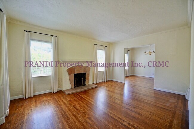 Foto del edificio - Tudor Gem in Prime Location by Memorial Park